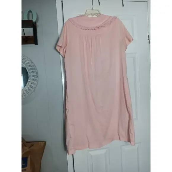 Vintage Pink Housecoat Made in the USA size Medium - Picture 2 of 4
